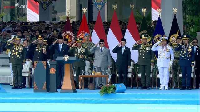 Presiden Prabowo Subianto
saat Upacara HUT ke-81 TNI di Mabes TNI, Cilangkap, Jakarta, Senin (5/10/2026). Foto: Youtube/Sekretariat Presiden