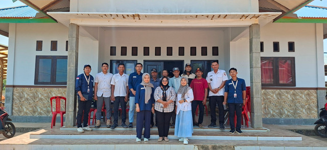 Foto Bersama Aparat Kampung Candra Jaya. Foto : M. Zulham Azhar Maghfirah. H