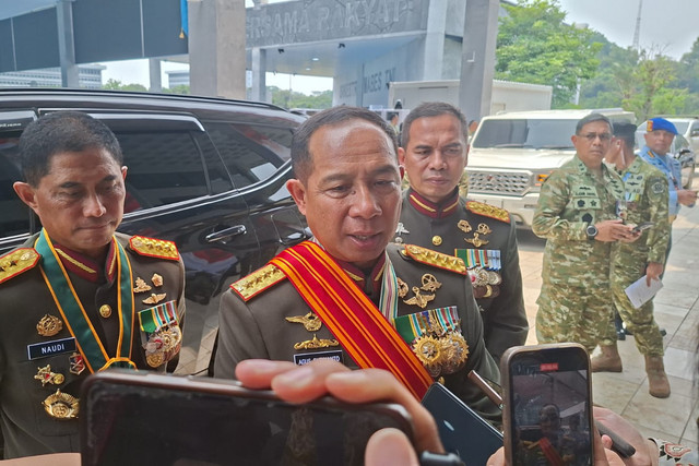 Doorstop Panglima TNI Agus Subiyanto di Mabes TNI, Cilangkap, Jakarta Timur, Senin (5/10/2026).  Foto: Pradya Tirta/kumparan