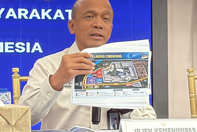 Irjen Kemenimipas Komjen Pol Rudi Setiawan bersama Ombudsman RI memberikan keterangan pers di Kementerian Imigrasi dan Pemasyarakatan, Jakarta, Senin (5/10/2026). Foto: Zahira Hilman/kumparan