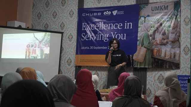 Dompet Dhuafa berkolaborasi dengan PT Chubb Life Insurance Indonesia (Chubb Life Indonesia) memberikan pendampingan literasi pengelolaan keuangan kepada 40 Ibu-Ibu pegiat UMKM di Kampung Curug, Desa Putat Nutug, Kecamatan Ciseeng, Kabupaten Bogor dan Ibu-Ibu Petojo Utara, Kecamatan Gambir, Kota Jakarta Pusat, Daerah Khusus Ibukota Jakarta.