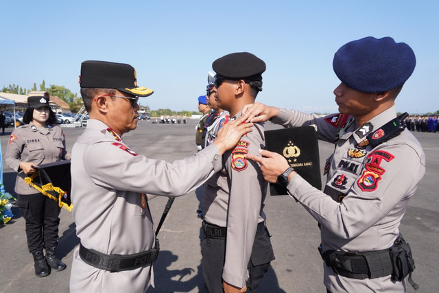 Kapolda NTB Irjen Pol. Kalingga Rendra Raharja pimpin Apel Gelar Pasukan Ops Mandalika Rinjani 2026 libatkan 2.678 personel gabungan untuk amankan MotoGP Mandalika di Mataram, Senin (5/10/2026). Foto: Dok. Polri