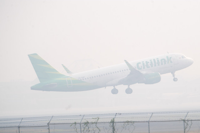 Pesawat komersial Airbus A320-214 milik maskapai penerbangan Citilink lepas landas di Bandara Internasional Sultan Mahmud Badaruddin (SMB) II Palembang, Sumatera Selatan, Senin (5/10/2026). Foto: Nova Wahyudi/ANTARA FOTO