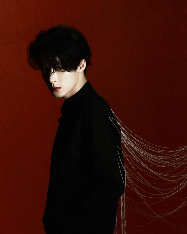 Aktor dan musisi asal China, JC-T, resmi merilis album ketiganya, TANGENT.
Foto: Warner Music China
