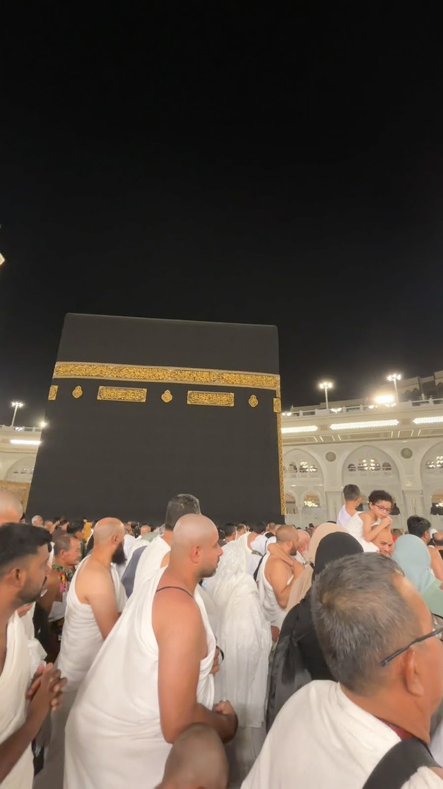 Ilustrasi pada saat tawaf. Foto: Anatasya Apridah Putri