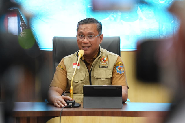 Satgas PRR pastikan kebangkitan aktivitas ekonomi, pasar rakyat, dan pembiayaan KUR di wilayah pascabencana Aceh, Sumut, dan Sumbar dalam konferensi pers di Kemendagri, Jakarta, Senin (5/10/2026). Foto: Kemendagri RI