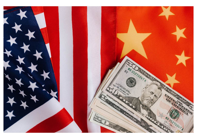 Persaingan China-Amerika Serikat - Photo by https://kaboompics.com/: https://www.pexels.com/photo/american-and-chinese-flags-and-usa-dollars-4386371/