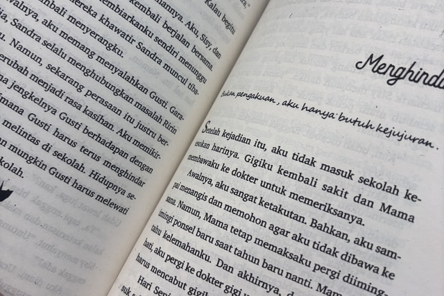 Novel Gustira (Sumber: Foto Pribadi)