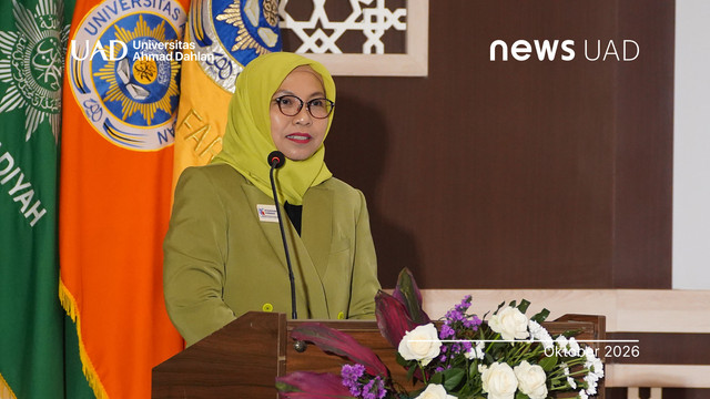 Ketua Kolegium Farmasi Indonesia pada Sumpah Apoteker Program Studi PPA Fakultas Farmasi Universitas Ahmad Dahlan (UAD) (Foto. Humas UAD)