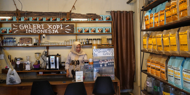 Foto salah satu toko kopi di Takeongon, Galeri Indonesia. (Foto merupakan milik pribadi penulis).
