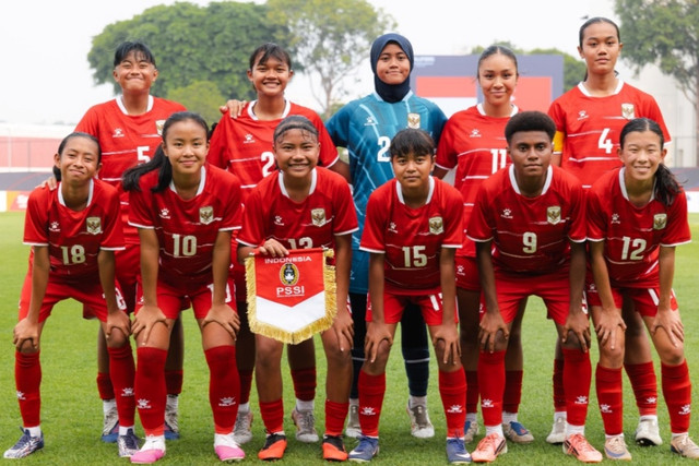 Timnas Wanita Indonesia U-17 saat melawan Bahrain pada pertandingan Kualifikasi Piala Asia Wanita U-17 2027 di Bishan Stadium, Singapora, Senin (5/10/2026). Foto: AFC