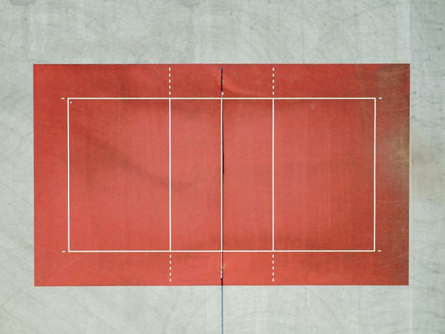 Ilustrasi Servis yang Dilakukan dengan Melompat Setelah Bola Dilambungkan, Foto:Unsplash/Michele Feola