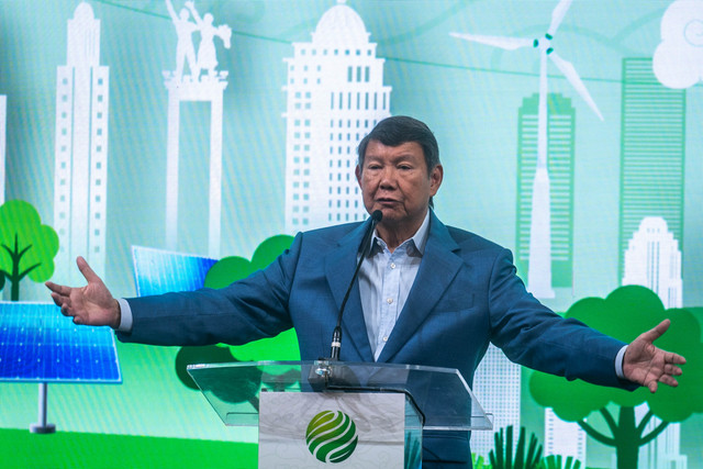 Utusan Khusus Presiden Bidang Energi dan Iklim Hashim Djojohadikusumo menyampaikan pidato pada pembukaan Indonesia International Sustainability Forum (ISF) 2026 di Jakarta, Selasa (6/10/2026). Foto: Bayu Pratama S/ANTARA FOTO