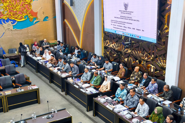 Rapat Baleg DPR dengan Pemerintah membahas RUU Hak Cipta di Kompleks Parlemen, Senayan, Jakarta, Selasa (6/10/2026). Foto: Nasywa Athifah/kumparan