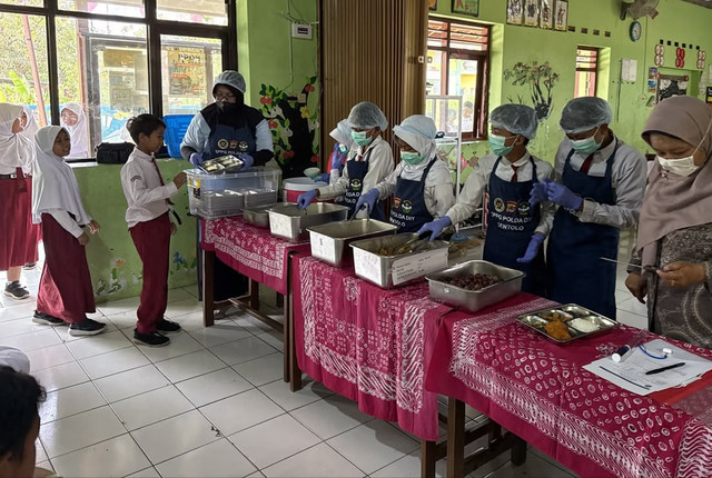 MBG sistem prasmanan di sekolah DIY. Foto: Dok. Istimewa
