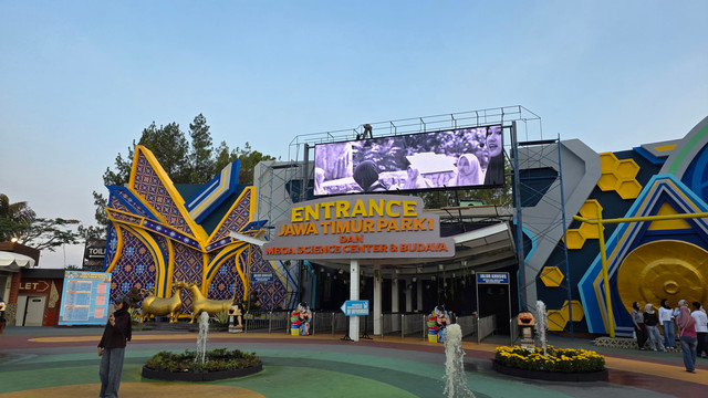 ( Foto Jatim Park 1, Dokumentasi Pribadi )