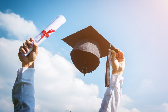 Ilustrasi Ijazah. Foto: Freedomz/Shutterstock