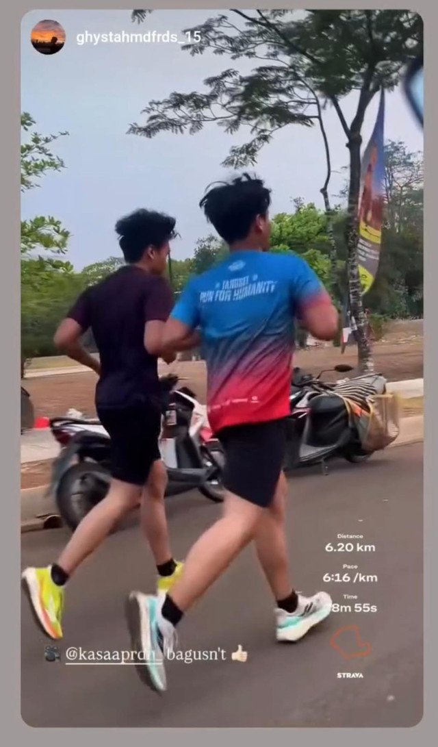 Para Gen z mengapload hasil strava mengikuti trend lari yang sedang booming di kalangan gen z sumber : dokumentasi pribadi (digunakan dengan izin)