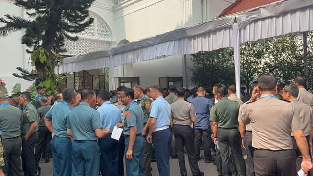 Perwira TNI-Polri di Istana Negara, Jakarta, Rabu (7/10/2026). Foto: Zamachsyari/kumparan