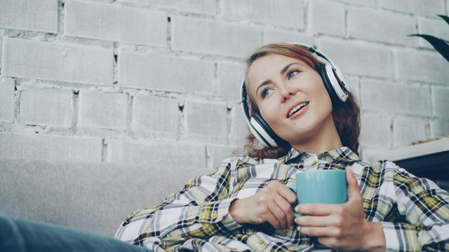 Ilustrasi Makna Lagu I Lay My Love on You Joe Ashley, Foto: Unsplash/Vitaly Gariev