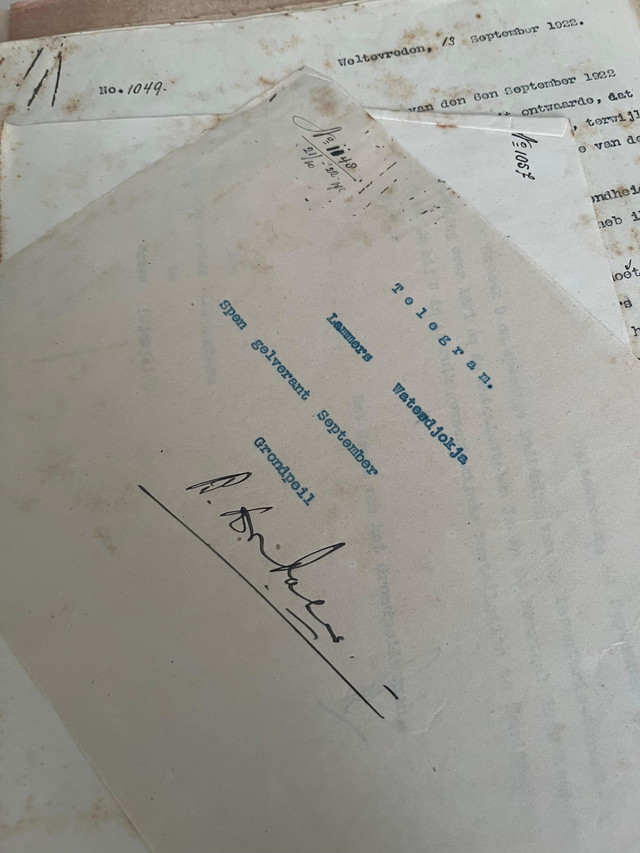 Salah satu arsip berupa telegram dari pengawas pengeboran yang bernama J.J Lammers. Sumber: Arsip Pusat Air Tanah dan Geologi Tata Lingkungan Kota Bandung