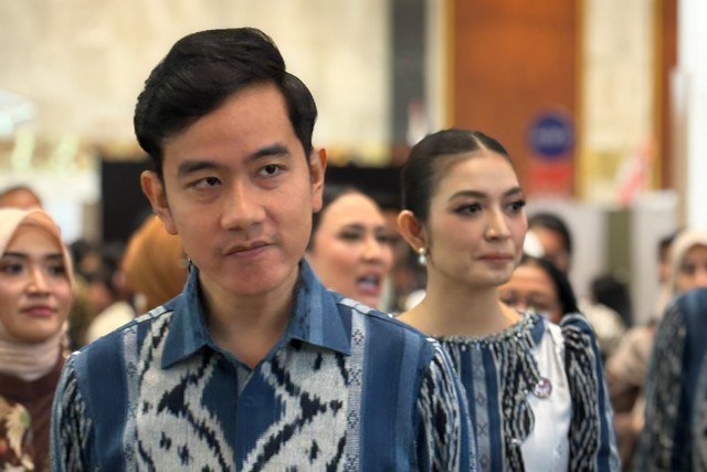 Wakil Presiden Gibran Rakabuming Raka dan Istrinya Selvi Ananda di acara Inacraft, JCC, Senayan, Jakarta Pusat, Rabu (7/10/2026). Foto: Zamachsyari/kumparan