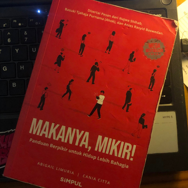 Sampul buku "Makanya, Mikir! Panduan Berpikir untuk Hidup Lebih Bahagia" karya Abigail Limuria dan Cania Citta