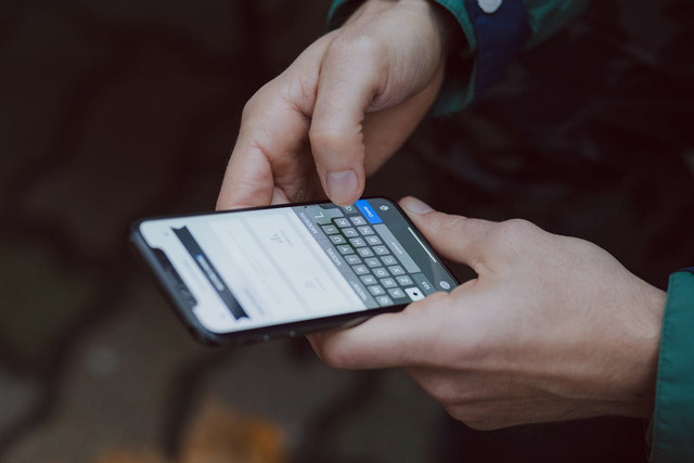 Ilustrasi cara menerapkan etika digital ASN pada unsur jejak digital. Foto: Pexels