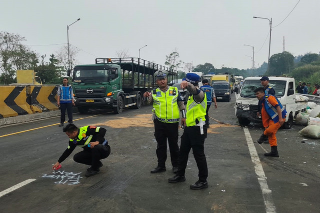 Kecelakaan beruntun yang melibatkan 15 kendaraan di Tol Cipularang KM 91 arah Jakarta, Rabu (7/10/2026). Foto: PJR Tol Cipularang