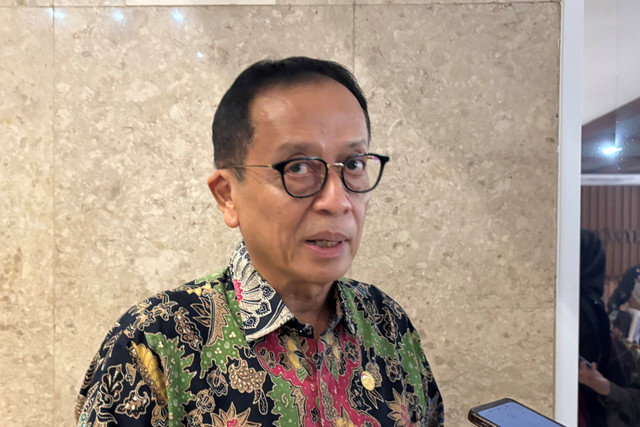 Kepala Eksekutif Pengawas Perbankan OJK Dian Ediana Rae usai Rapat Kerja Komisi XI DPR dan DK LPS di Kompleks Parlemen, Jakarta, Rabu (7/10/2026).
Foto: Nur Pangesti/kumparan