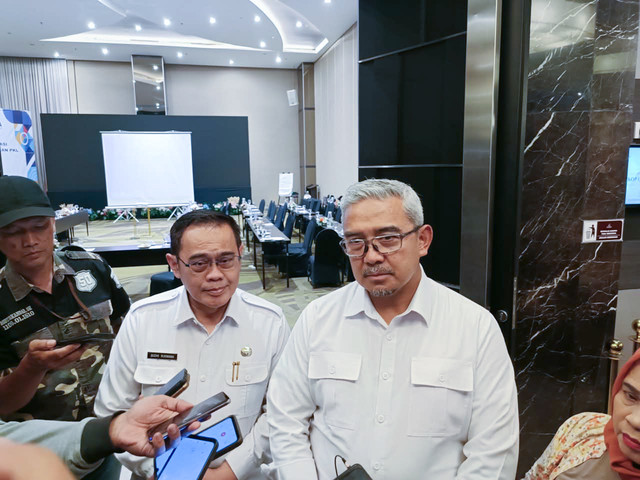 Wali Kota Bandung, Muhammad Farhan saat ditemui usai kegiatan di Grandia Hotel, Kota Bandung pada Rabu (7/10/2026). Foto: Abisatya/kumparan
