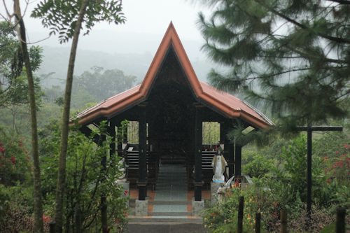 Ilustrasi Asal Provinsi Rumah Adat Bangsal Kencono, Foto: Unsplash/Rondell Chaz Mabunga