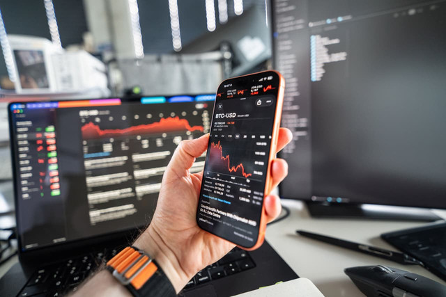 Photo by Jakub Zerdzicki from Pexels: https://www.pexels.com/photo/cryptocurrency-market-analysis-showing-price-drop-38791405/