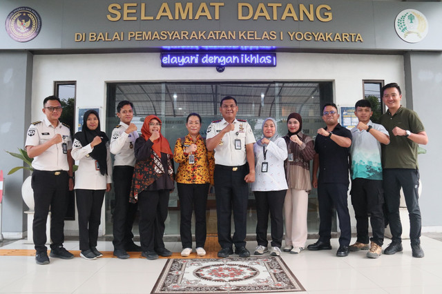 Tim Direktorat Teknologi Informasi dan Kerja Sama Pemasyarakatan Laksanakan Verifikasi Lapangan Pelayanan Publik Bapas Jogja Didampingi Kanwil Ditjenpas DIY (Sumber : Humas Kanwil Ditjenpas DIY)