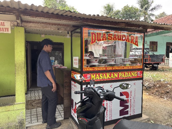 Rumah Makan Padang Dua Saudara Milik Pak Nabil