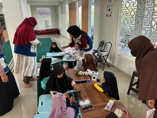 Edukasi Belajar Menabung Sejak Dini, KKN UNY Dukung SDGs 4 di Padukuhan Walikan