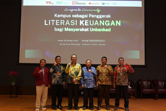 Penulis saat mengikuti kegiatan literasi keuangan di Universitas Pamulang.