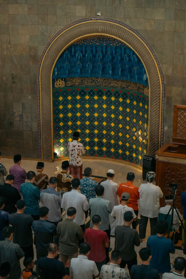 Ilustrasi orang salat berjemaah. Foto: Yazid N/pexels.