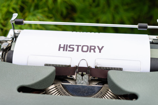 Ilustrasi Jelaskan Pengertian Konsep Kronologi Kronik Sinkronik dan Diakronik dalam Sejarah. Foto: Pexels/Markus Winkler