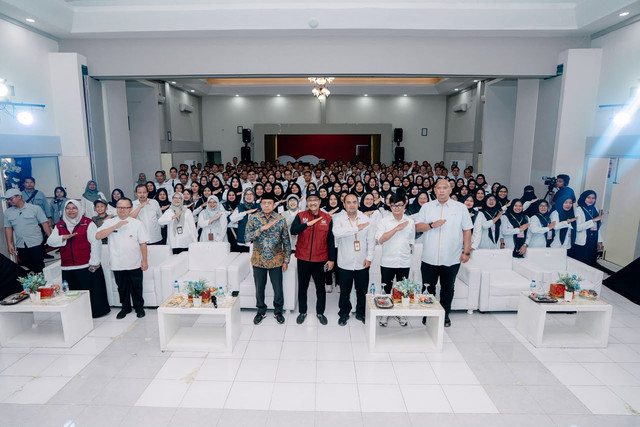 Mensos Saifullah Yusuf (Gus Ipul) bertemu dengan para siswa Sekolah Rakyat Menengah Pertama (SRMP) 4 Padang, Rabu (7/10/2026).  Foto: Dok. Kemensos