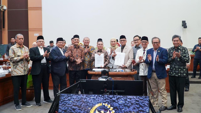 DPR RI bersama Kementerian Haji dan Umrah resmi menetapkan Biaya Penyelenggaraan Ibadah Haji (BPIH). Foto: Badan Pengelola Keuangan Haji (BPKH)