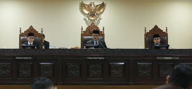 Majelis Kehormatan Mahkamah Konstitusi (MKMK) saat Sidang pemeriksaan pendahuluan atas Laporan Nomor 05/MKMK/L/10/2026, Rabu (7/10/2026).  Foto: Humas/Bayu/MK