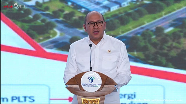 Menteri Investasi dan Hilirisasi Indonesia Rosan Roeslani dalam acara Groundbreaking 11 Ekosistem Hilirisasi Nikel serta Ekspor Perdana Baterai EV, di Halmahera Tengah, Maluku Utara, Kamis (8/10/2026). Foto: YouTube/ Sekretariat Presiden