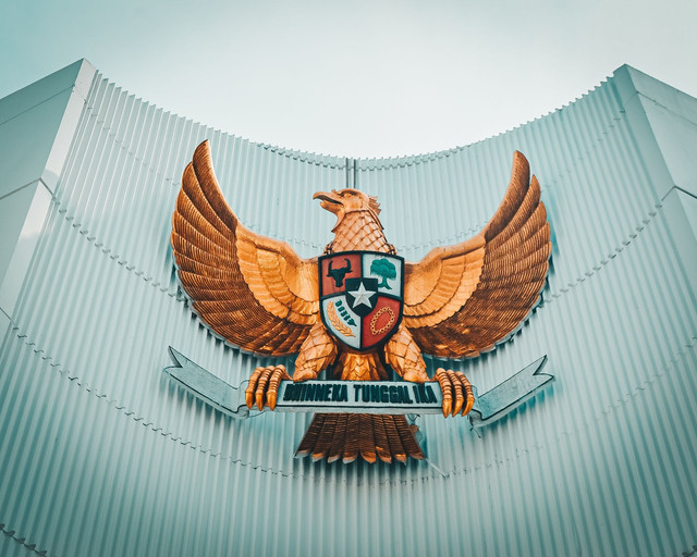 Photo by Dhanil Prayudy  Wibowo from Pexels: https://www.pexels.com/photo/garuda-pancasila-national-emblem-of-indonesia-33650329/