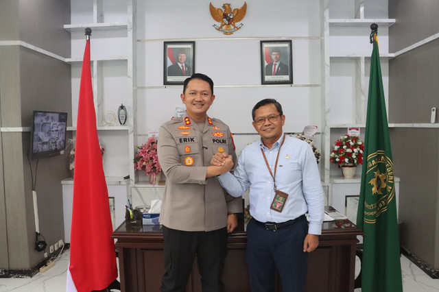 Kapolres Mojokerto AKBP Dr. Raden Erik Bangun Prakasa, S.H., S.I.K., M.M silaturahmi dengan Kejari Mojokerto. Foto: Dok. Istimewa