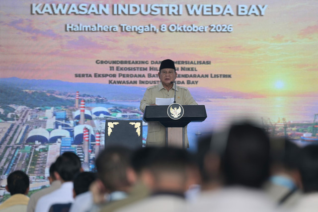 Presiden Prabowo Subianto menyampaikan pidato sambutannya sebelum meluncurkan sejumlah program hilirisasi di kawasan industri Weda Bay, Desa Lelilef, Weda Tengah, Halmahera Tengah, Maluku Utara, Kamis 8/10/2026). Foto: Galih Pradipta/ANTARA FOTO