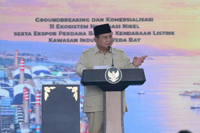 Presiden Prabowo Subianto menyampaikan pidato sambutannya sebelum meluncurkan sejumlah program hilirisasi di kawasan industri Weda Bay, Desa Lelilef, Weda Tengah, Halmahera Tengah, Maluku Utara, Kamis 8/10/2026). Foto: Galih Pradipta/ANTARA FOTO