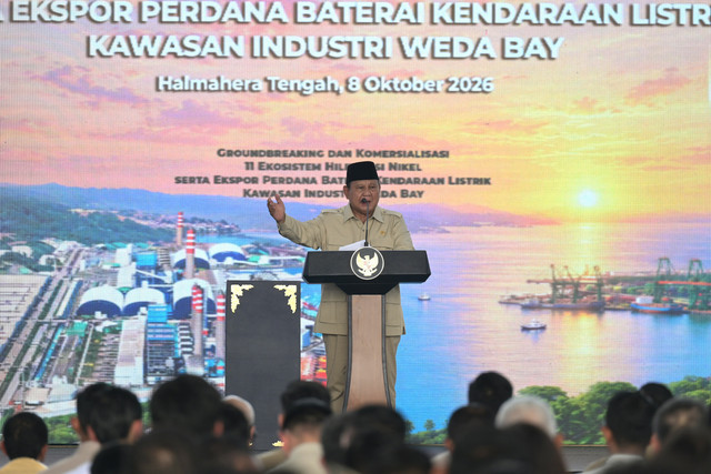 Presiden Prabowo Subianto menyampaikan pidato sambutannya sebelum meluncurkan sejumlah program hilirisasi di kawasan industri Weda Bay, Desa Lelilef, Weda Tengah, Halmahera Tengah, Maluku Utara, Kamis 8/10/2026). Foto: Galih Pradipta/ANTARA FOTO