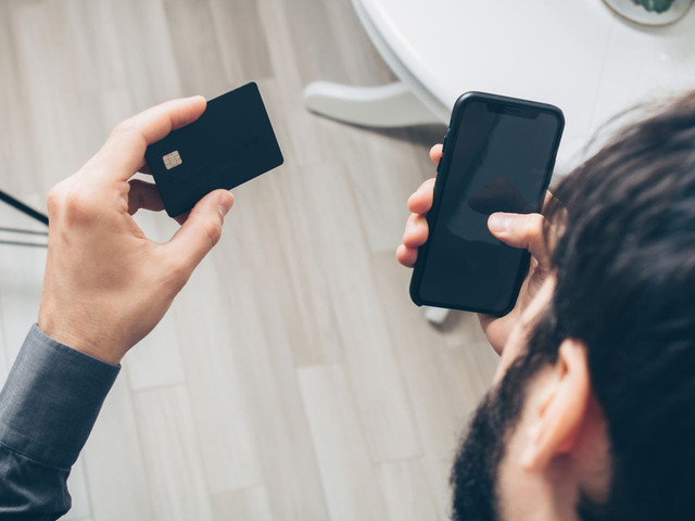 Ilustrasi membahas cara cek saldo KKS online. Foto: Pexels