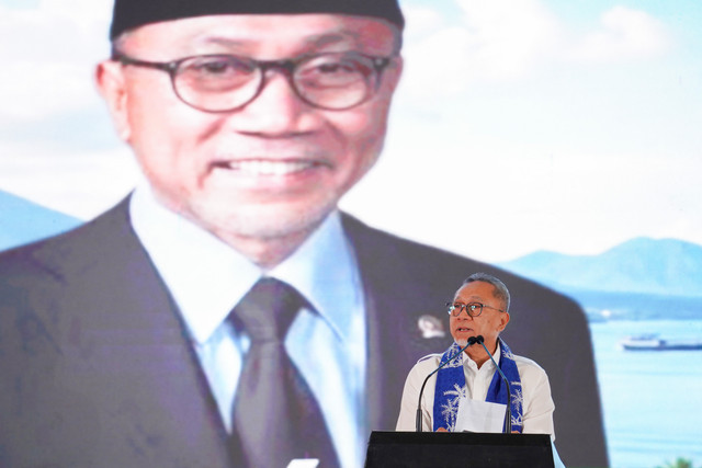 Menteri Koordinator (Menko) Bidang Pangan Zulkifli Hasan memberi sambutan pada Pembukaan World Coconut Day 2026 di Courtyard by Marriot Manado, Sulawesi Utara, Kamis (8/10/2026). Foto: I GEDE FERLIAN SEPTA WAHYUSA/ANTARA FOTO
